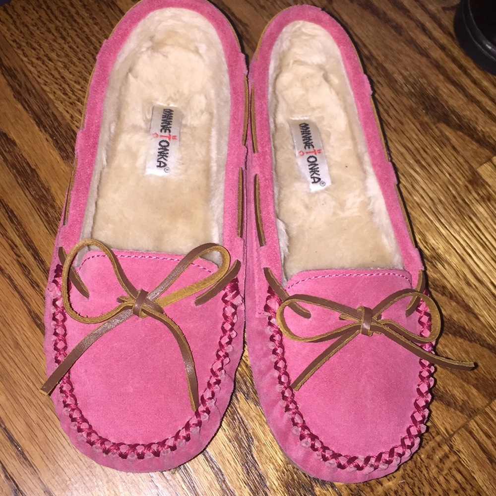 Girls pink Minnetonka